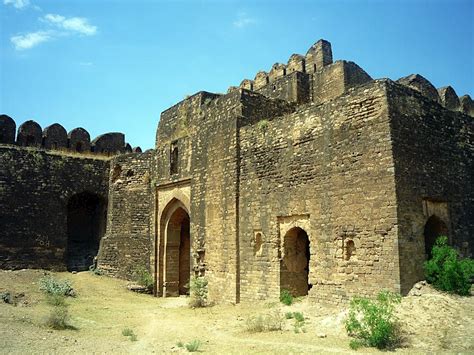  Rohtas Fort 的宏偉建築與歷史奧秘！